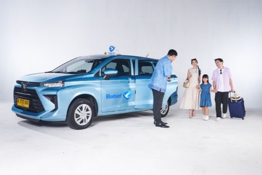 Tumbuh Bersama Keluarga Pengemudi dan Karyawan  Melalui Program Beasiswa Bluebird Peduli