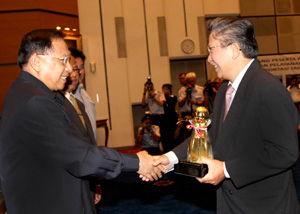 Pelayanan Prima Utama Award 2012