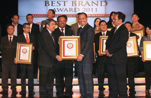 Blue Bird Taxi has achieve the Indonesia Best Brand Award (IBBA) 2011