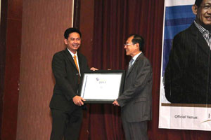 Blue Bird Taxi Semarang has achieved the Best Champion Semarang Service Excellent Award 2011