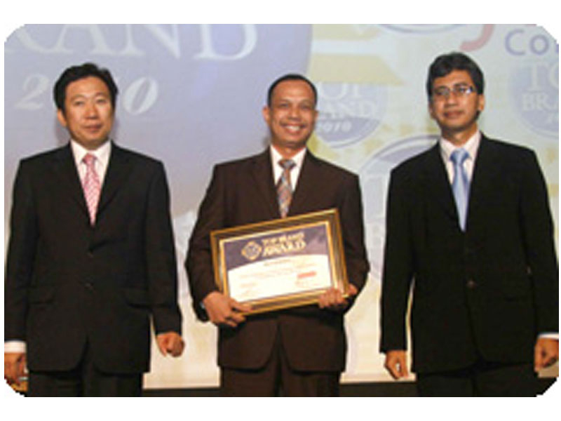 Blue Bird Taxi Winning Top Brand Award 2010
