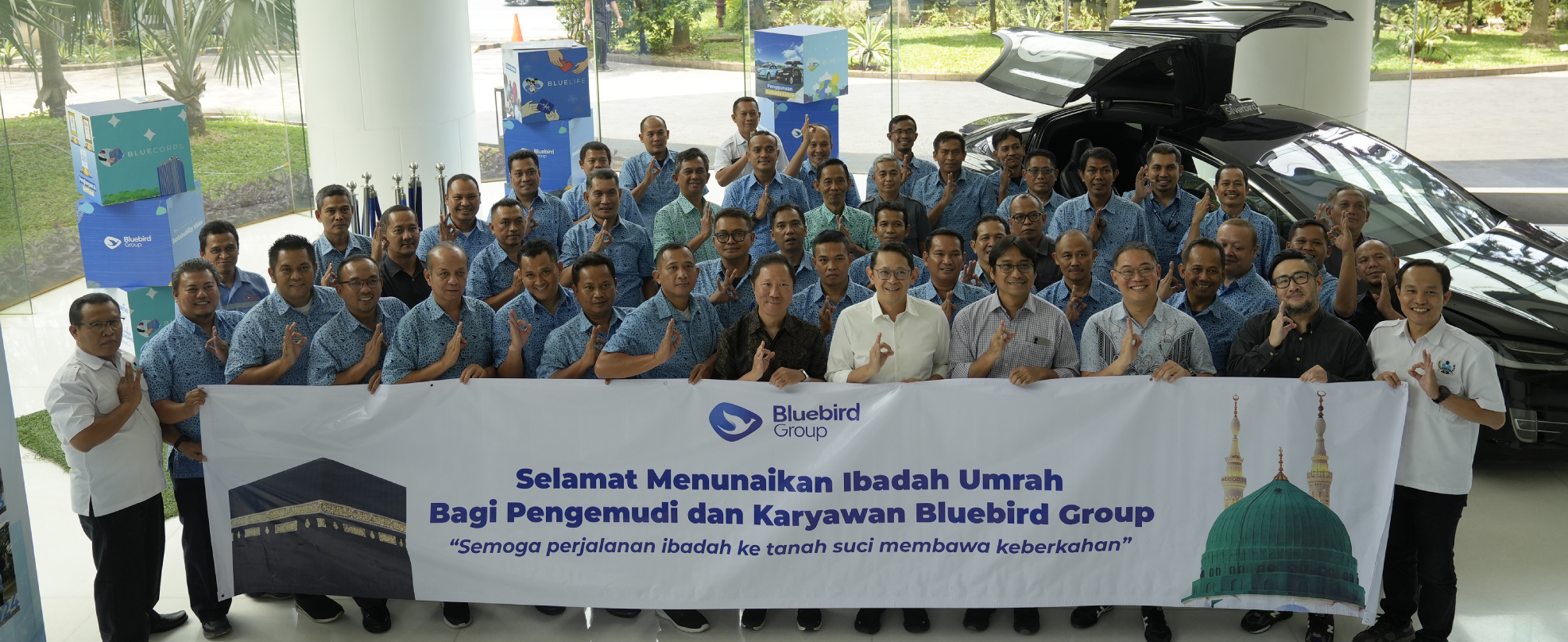 Sepenuh Hati Hadir untuk Pelanggan, Bluebird Group Wujudkan Mimpi 50 Pengemudi & Karyawan ke Tanah Suci